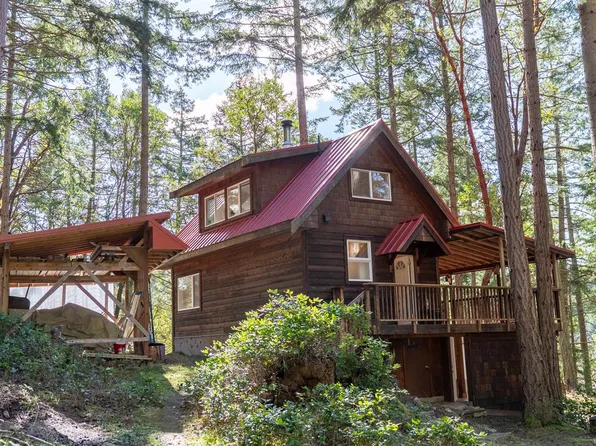 9868 Castle Rd, Southern Gulf Islands, BC V0N 2M3