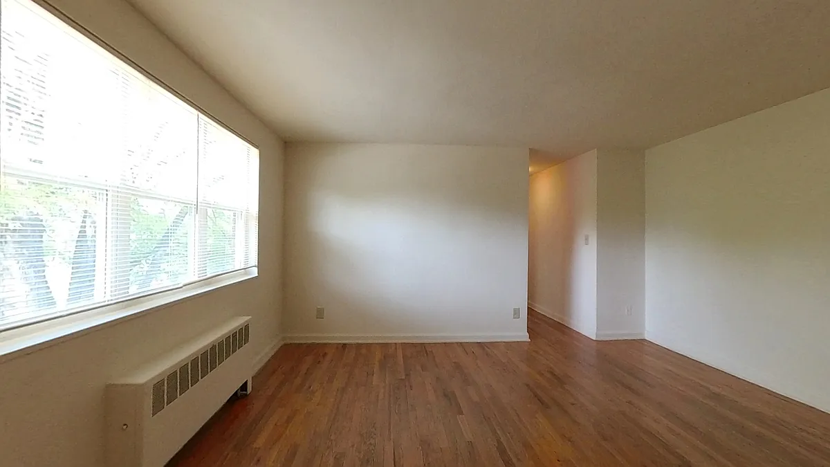 Building Photo - Roland Park