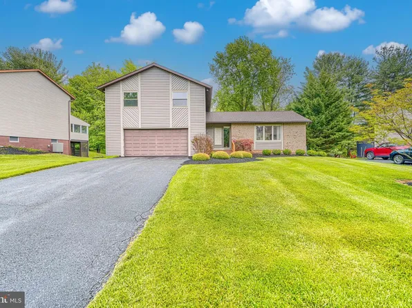 12121 Velvet Hill Dr, Owings Mills, MD 21117