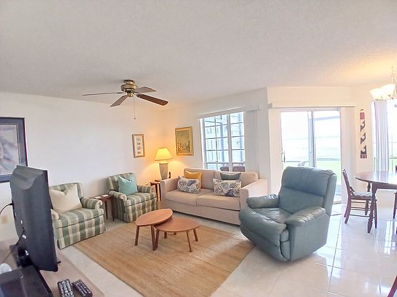 Bright Open Floor Plan with River Views