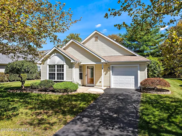9 Skylark Lane, Lakewood, NJ 08701