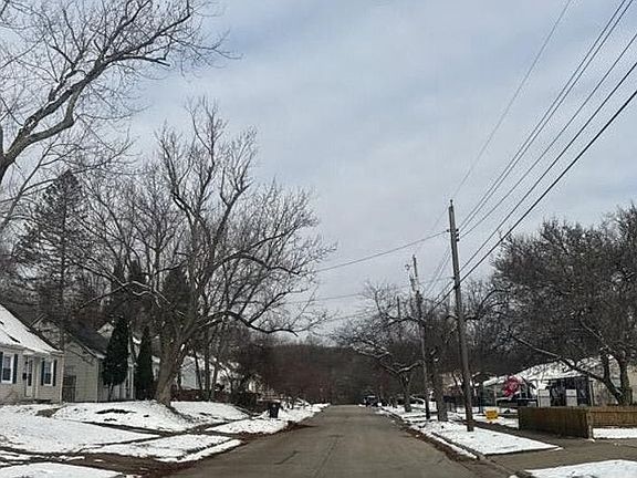 5th image of 922 Kennebec Ave