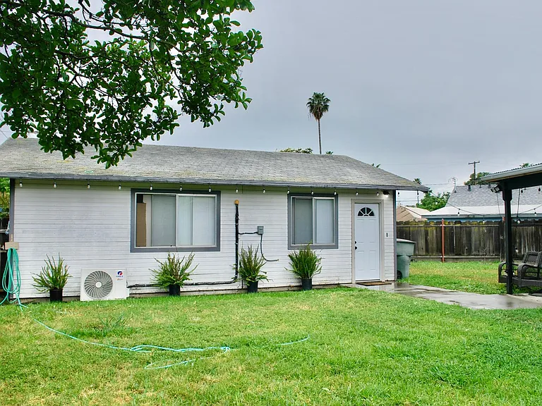 1322 Grape Ave — Photo 1