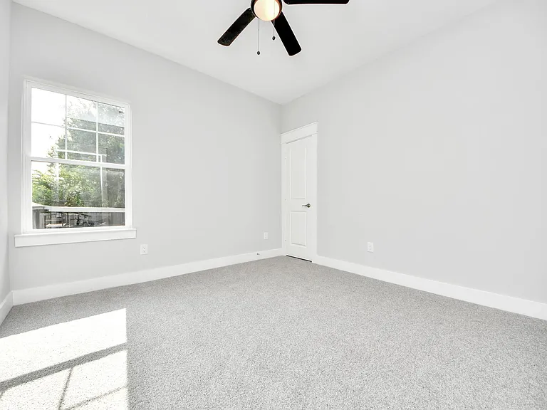 1307 Laskey St — Photo 36