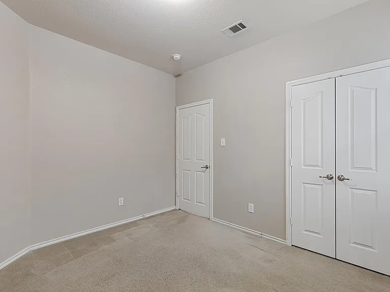 12913 Farmington Dr — Photo 11