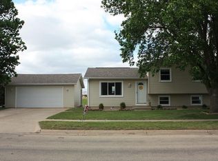 2312 3rd Ave NW, Waverly, IA 50677