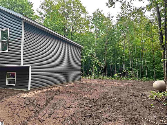 2nd image of 625 Basswood Ln