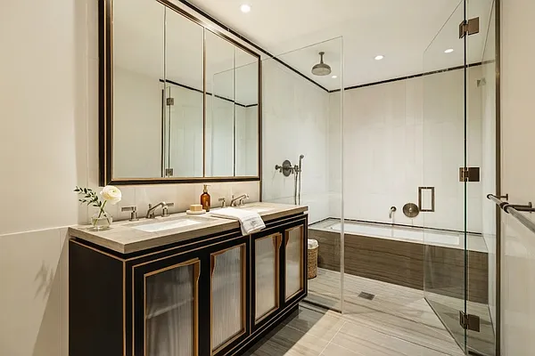 Bathroom, photo 2