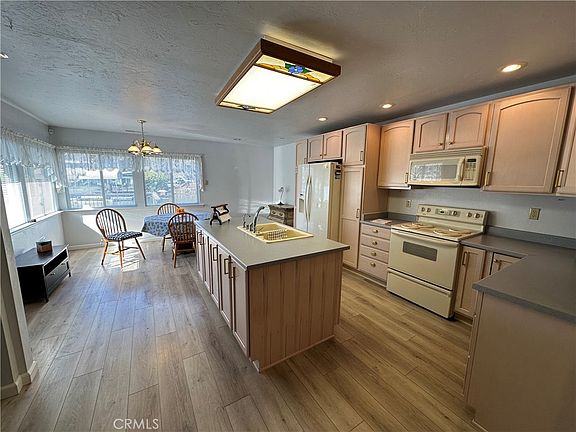 3rd image of 12945 Lakeland St