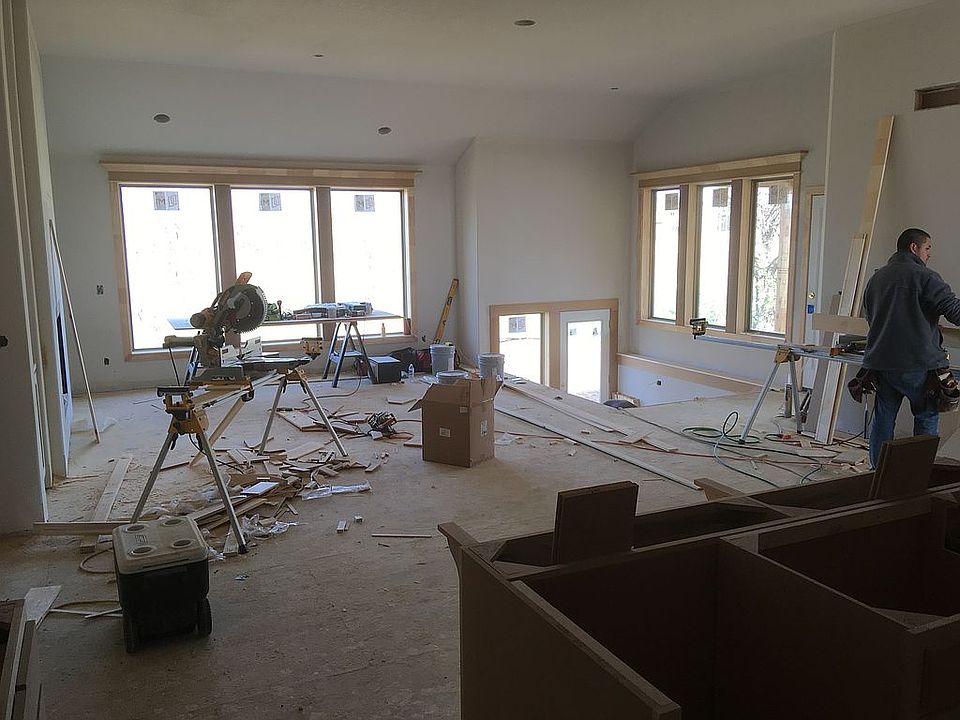2nd image of 10117 N Oakland Ave