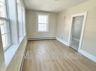 92 Truman St APT 2, New London, CT 06320