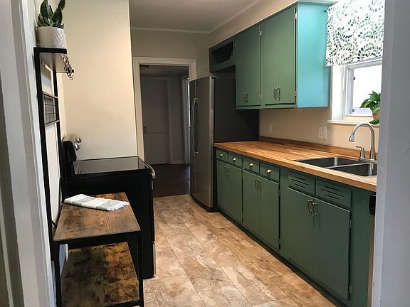 Kitchen - Appliances Dishwasher, Stove, Refrigerator with Ice Maker/Filtered Water