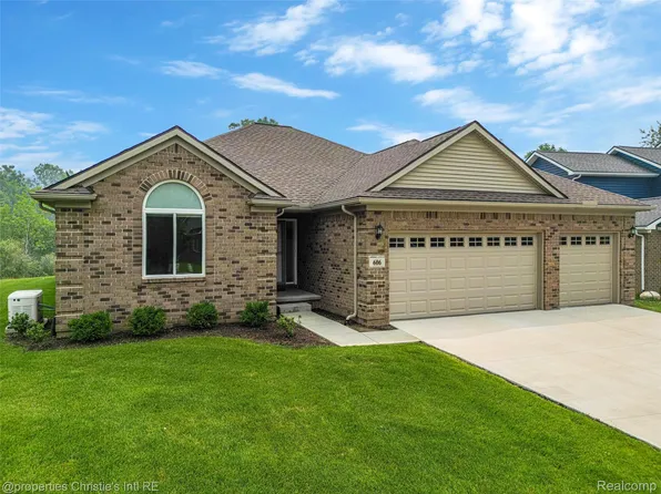 606 6th St, Fenton, MI 48430