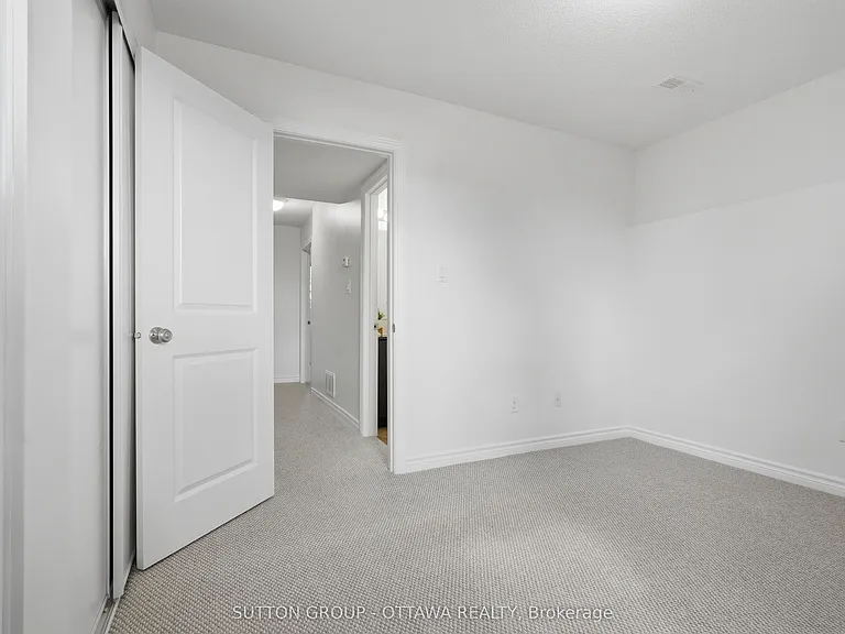2563 Longfields Dr — Photo 29