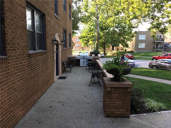 2nd image of 4517 Roanoke Pkwy Unit 4517