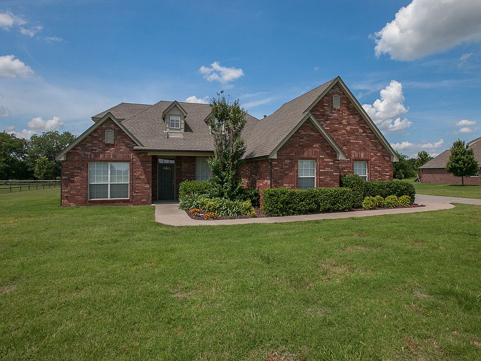 Full brick home on acerage