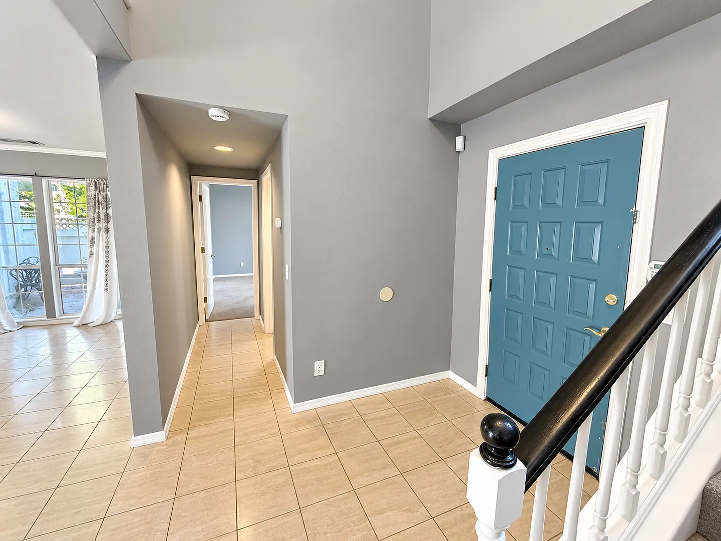 For Rent Riverlake Living in Sacramento's Pocket Area! — Photo 3