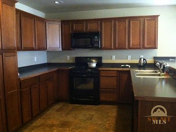 3rd image of 914 Las Campanas Dr