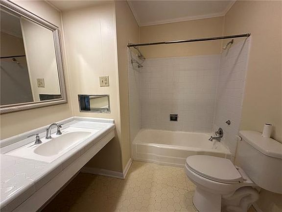 4th image of 322 Jewel St APT G