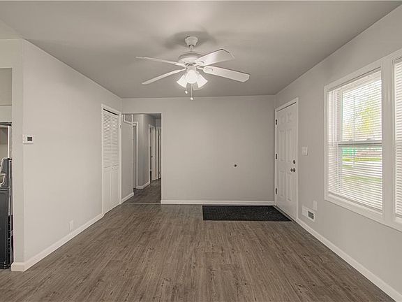 5th image of 10913 Ewing Ave