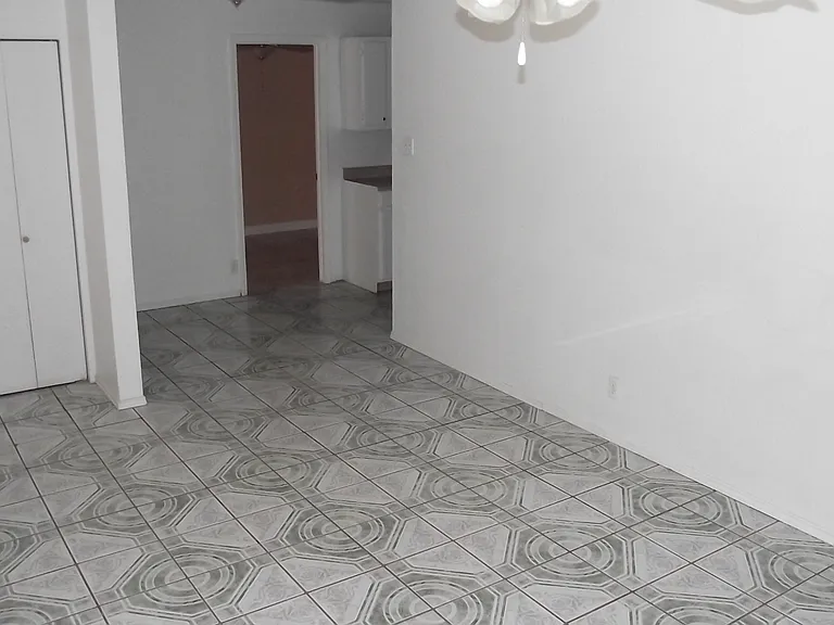 5008 Royal Dr — Photo 5