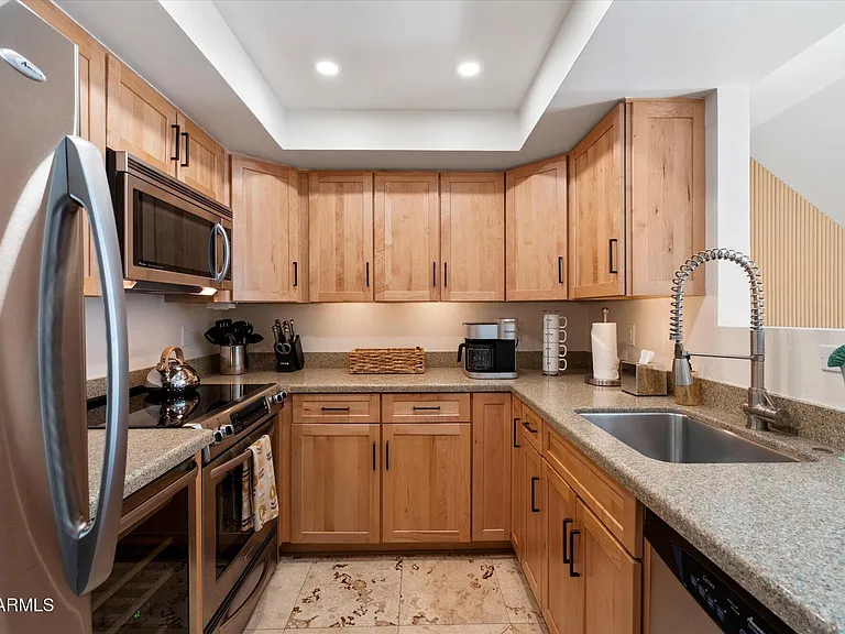 1820 E Morten Ave #117 — Photo 13