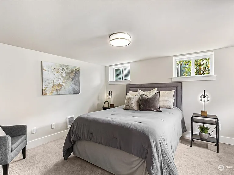 4541 5th Ave NE — Photo 19