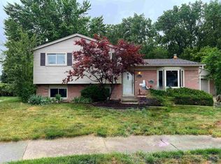 32379 Oxford Ct, Fraser, MI 48026