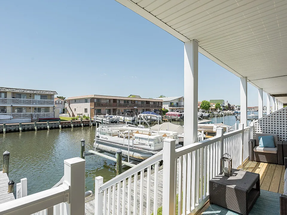 121 Newport Bay Dr #A