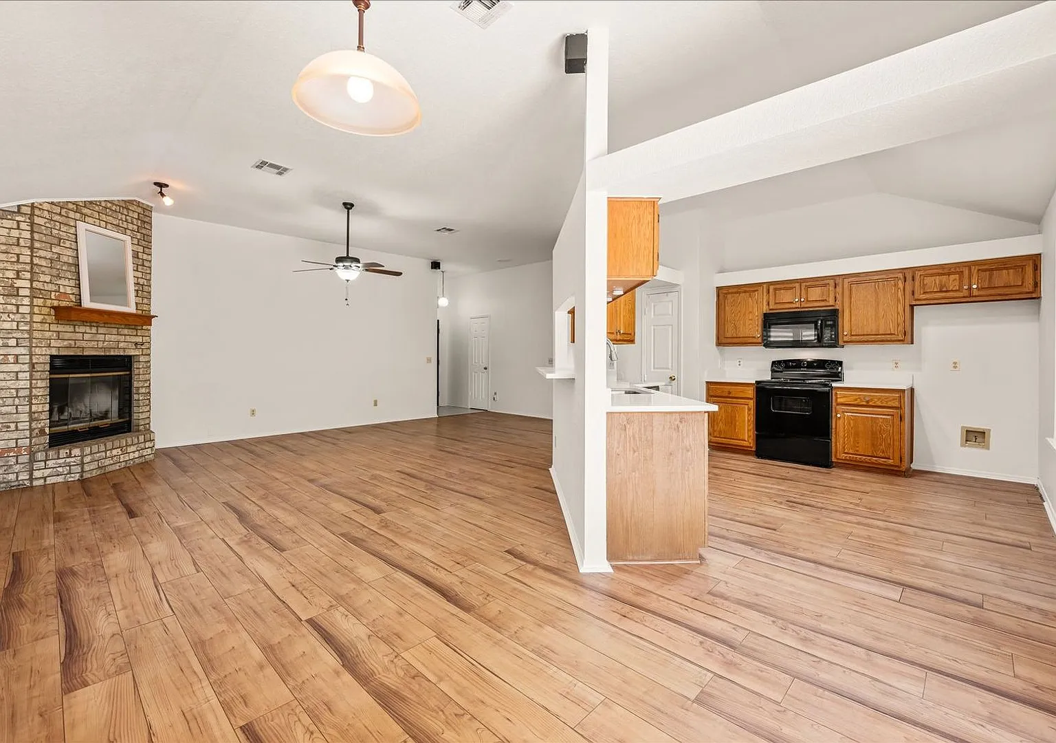 Great 3 Bed 2 Bath In Edmond — Photo 4
