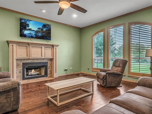 3rd image of 13301 La Cresta Dr