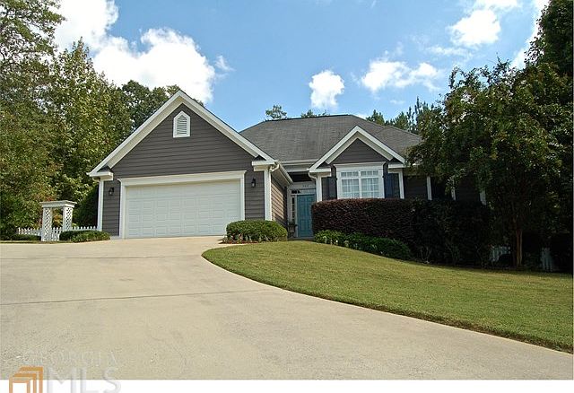 2nd image of 305 E Creek Bnd