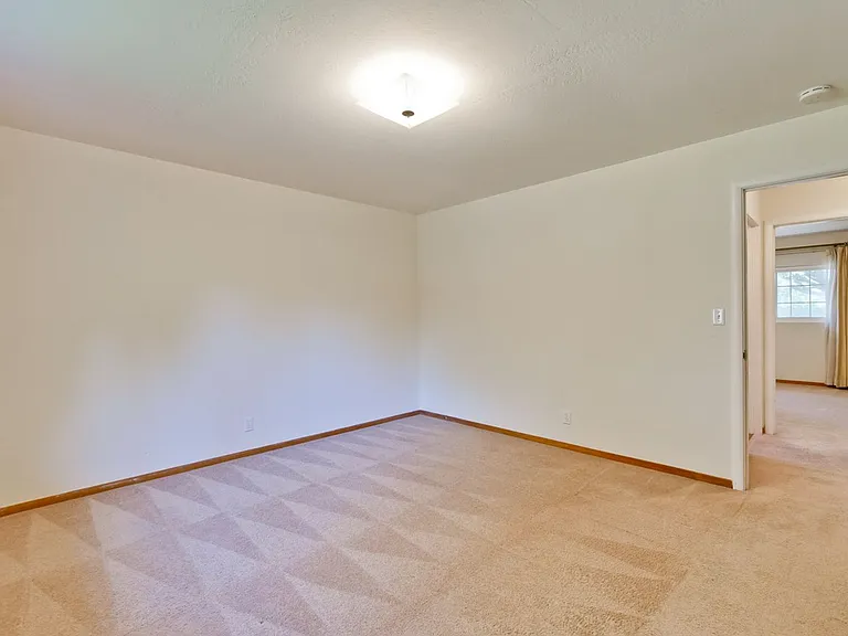 130 S Avalon Dr — Photo 47