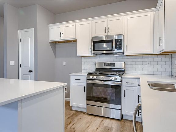 5th image of 20560 Newcastle St