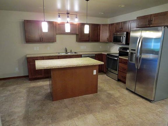 2nd image of 712 Sherwood Forest Cir