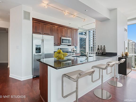 5th image of 1201 S Prairie Ave APT 1506