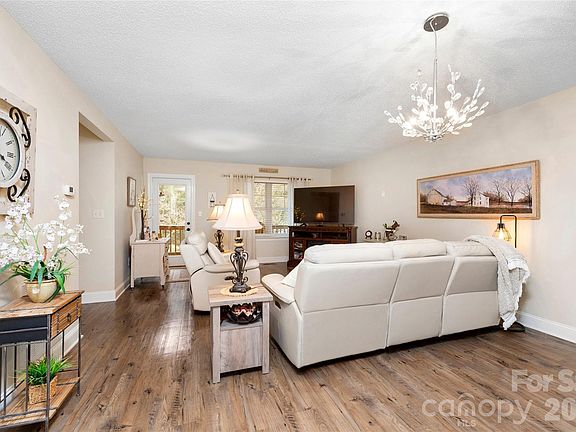 5th image of 252 Wash Creek Dr Unit B