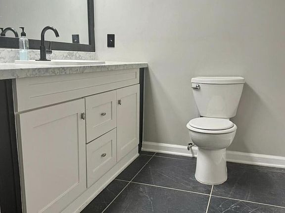 5th image of 121 Main St