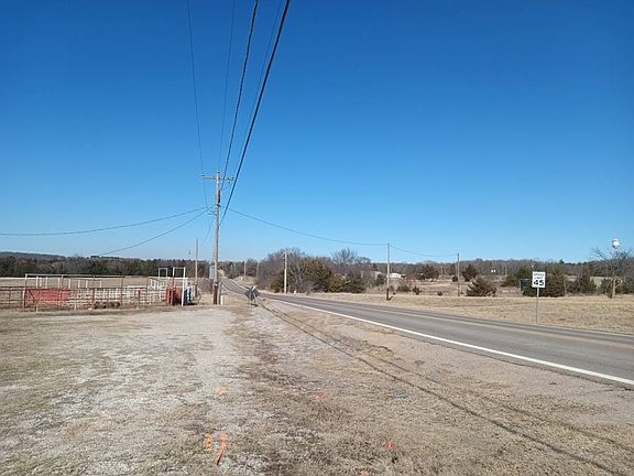 4th image of 20420 Valley View Rd