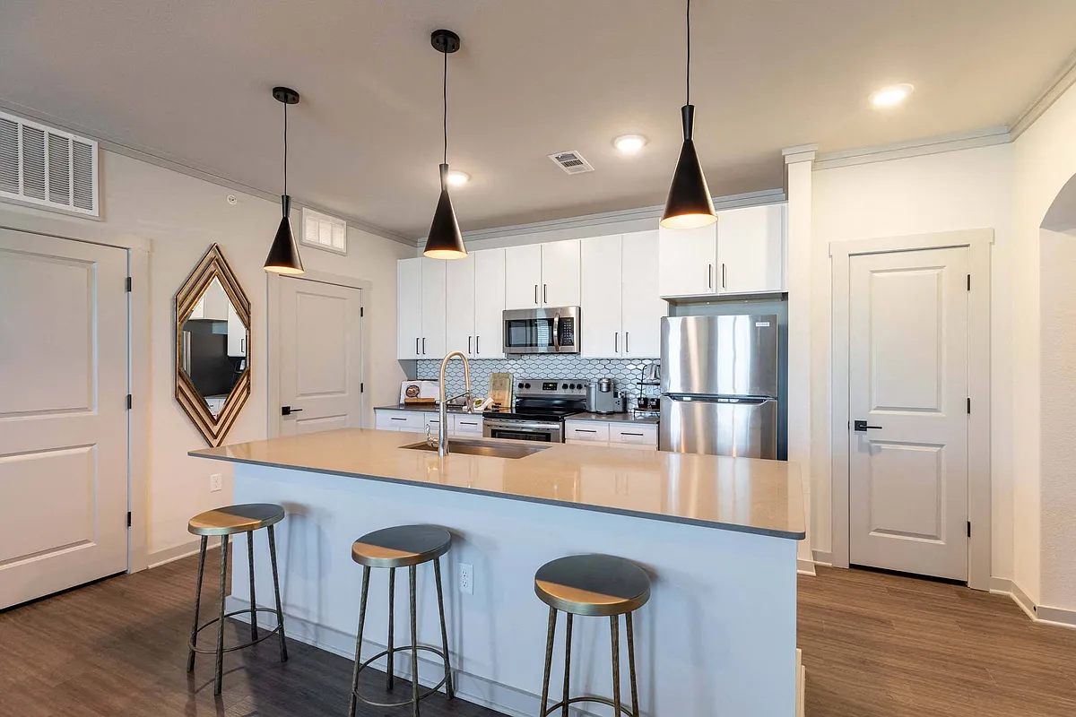 Building Photo - Five810 Southlands