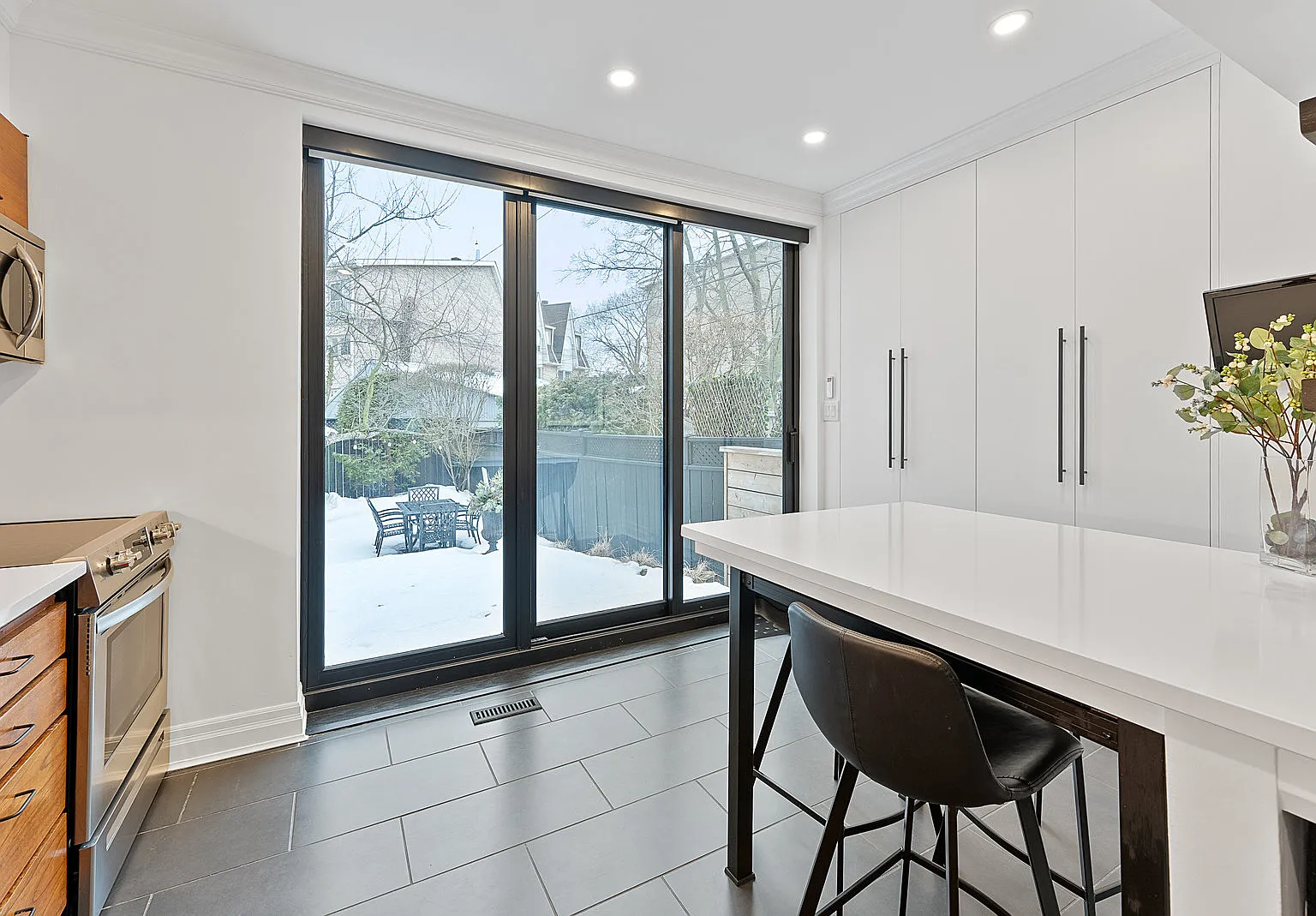 111 Summerhill 111 — Photo 1