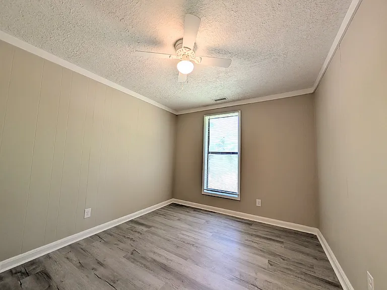 220 Travis Ln — Photo 12