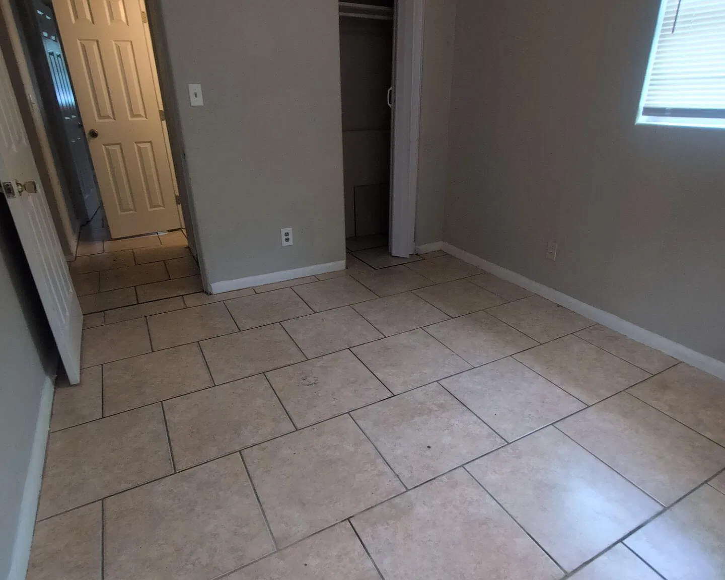 8 bed, 1.0 bath, 2560 sqft, $850 — Photo 4