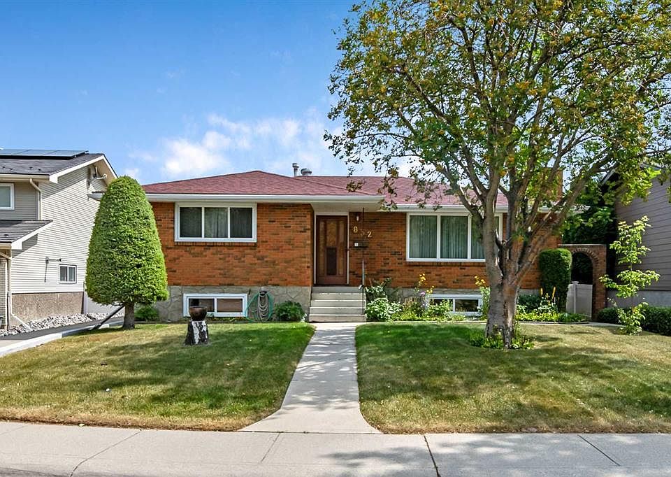 1st image of 832 W Canna Cres SW