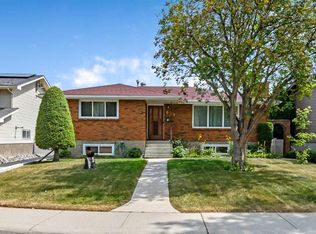 832 W Canna Cres SW, Calgary, AB T2W 1N9