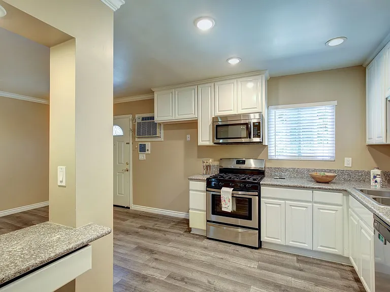 6830 Rosemead Blvd — Photo 34