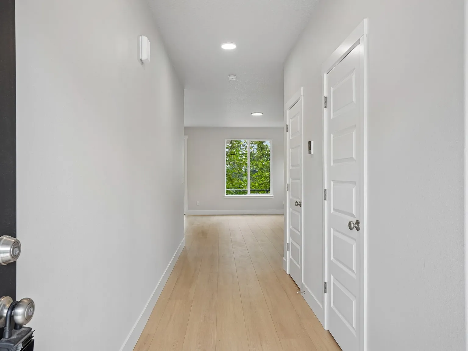 4 bed, 2.5 bath, 2014 sqft, $3,000 — Photo 1
