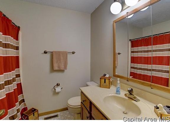 3rd image of 15373 Pear Ln