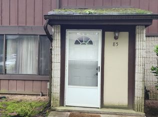 85 Stone Ln, Staten Island, NY 10314