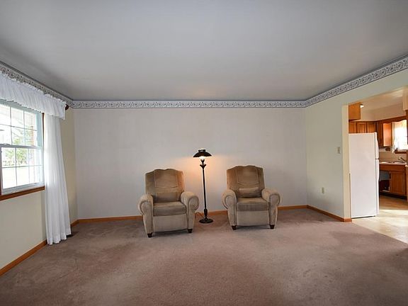 4th image of 400 Villa Dr